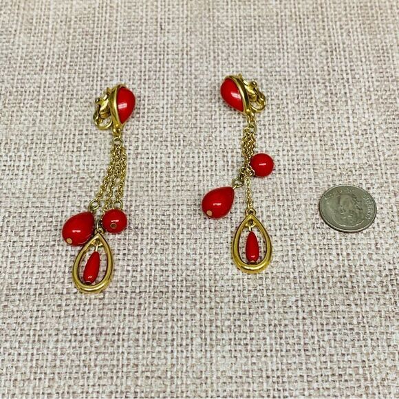VTG Trifari Gold Red Bead Dangle Clip On Earrings - Picture 1 of 2